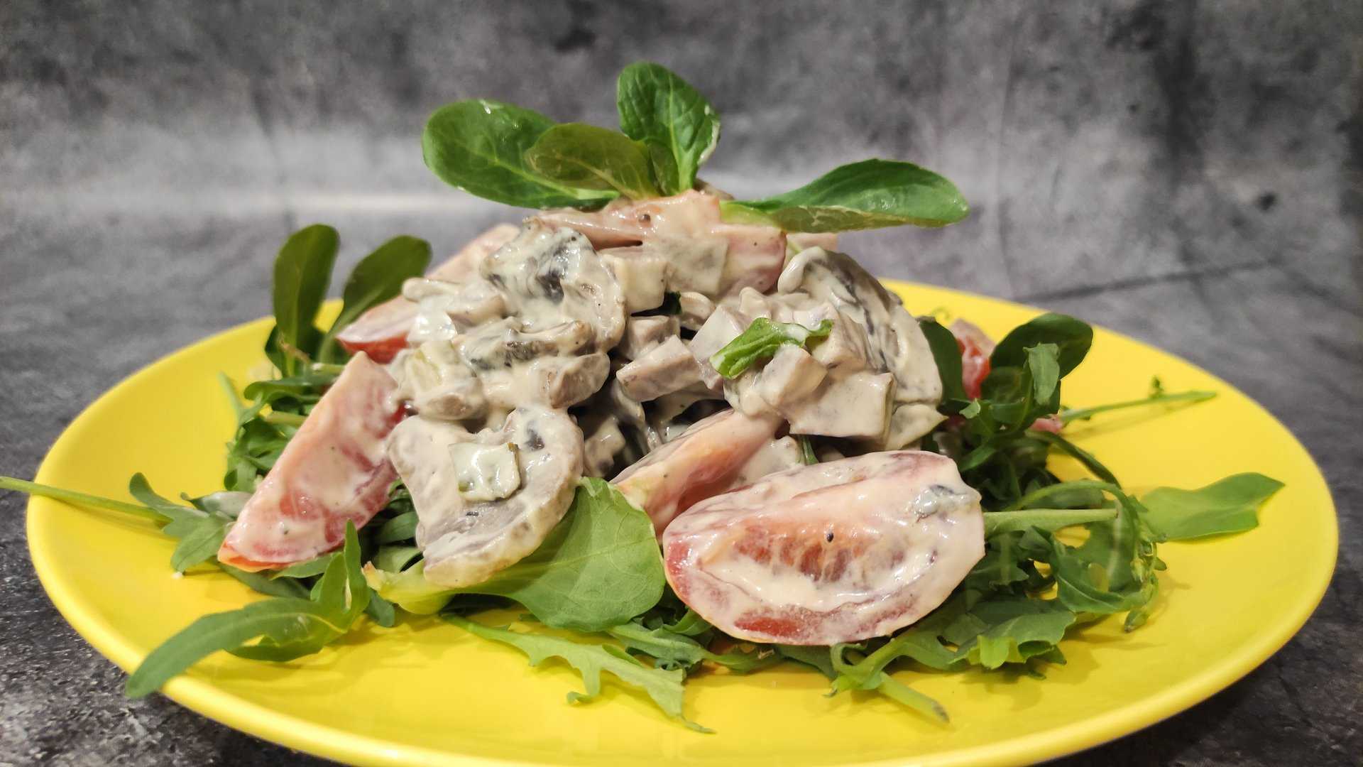 Салат островок с крабовыми палочками