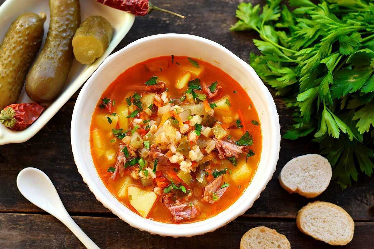Рассольник — классический рецепт с перловкой и солеными огурцами
