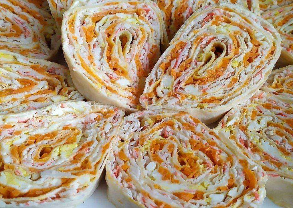 12 сытных и вкусных рулетов из лаваша с крабовыми палочками