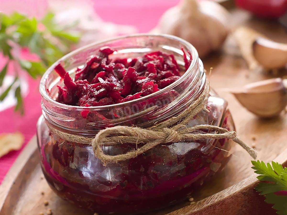 Вкусный салат из свёклы с чесноком и луком на зиму. пошаговый рецепт с фото — ботаничка
