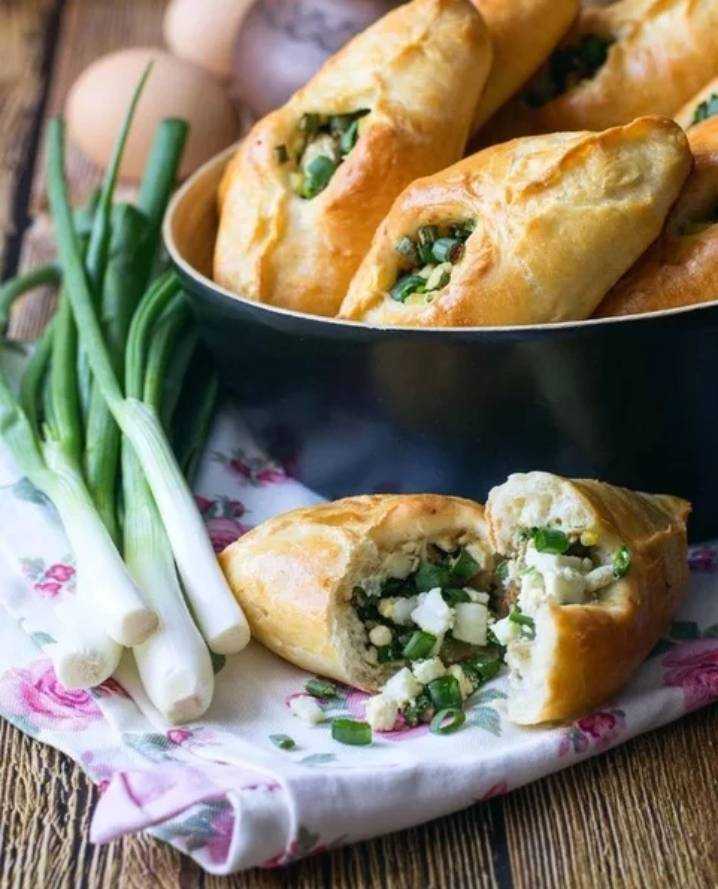Пирожки с луком и яйцом в духовке