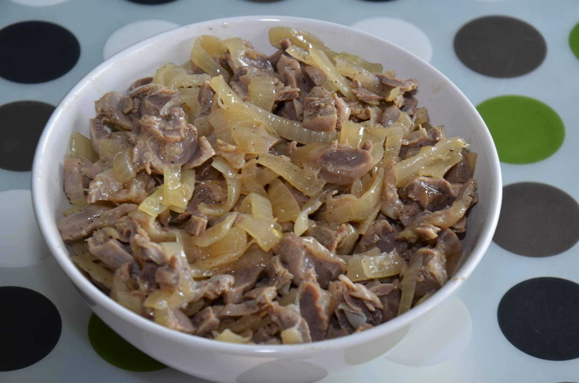 Как приготовить вкусно куриные желудки, тушёные в сметане: рецепты с овощами, макаронами, картофелем