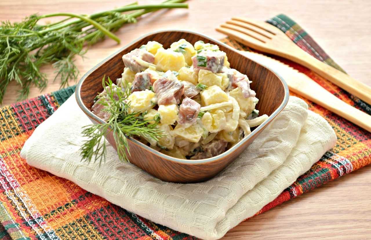 Салат лесная поляна — 9 рецептов простого и очень вкусного слоеного салата с курицей и грибами