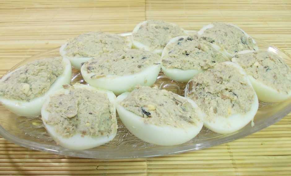 Фаршированные яйца для праздничного стола и 25 вариантов вкусной начинки