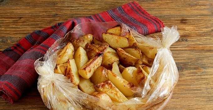 Картошка в рукаве для запекания в духовке – 8 пошаговых рецептов
