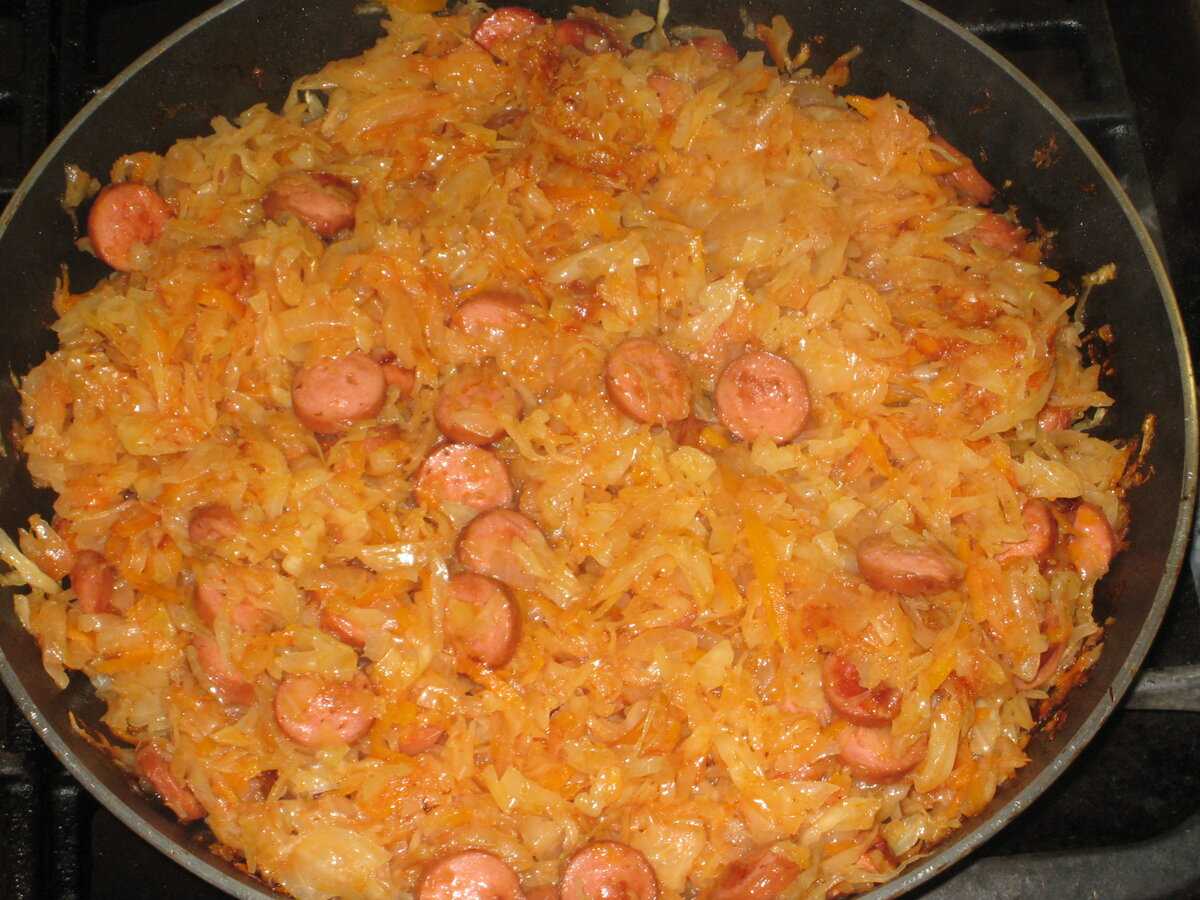 Тушеная с сосисками соленая (квашеная) капуста: пошаговый рецепт с фото