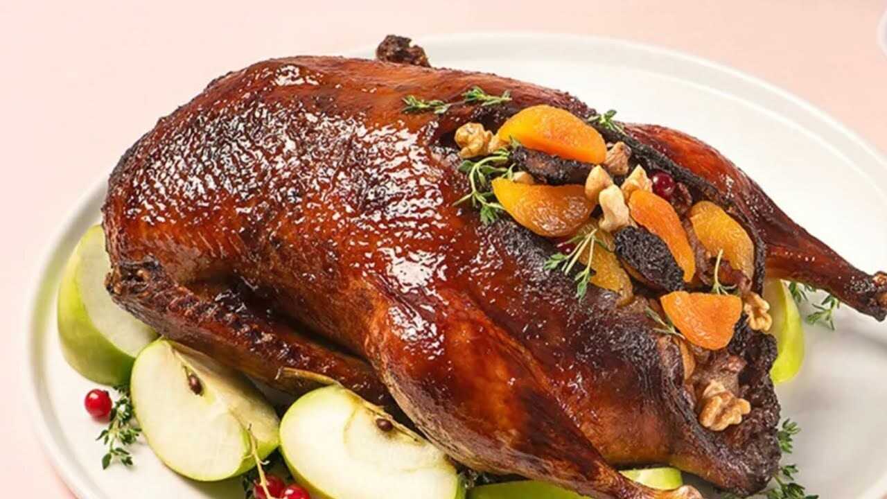 5 простых и вкусных рецептов утки с яблоками запеченной в духовке