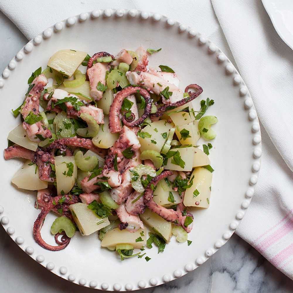 Салат с морепродуктами – 10 шикарных рецептов с фото