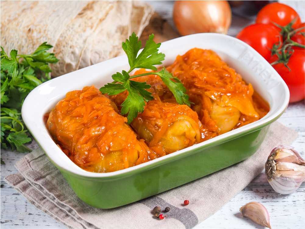 Классические голубцы из молодой капусты с мясным фаршем — рецепт пошагово с фото