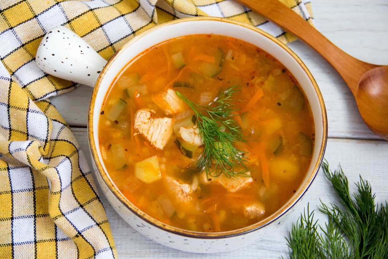 Рассольник: рецепт классический (с огурцами и перловкой)