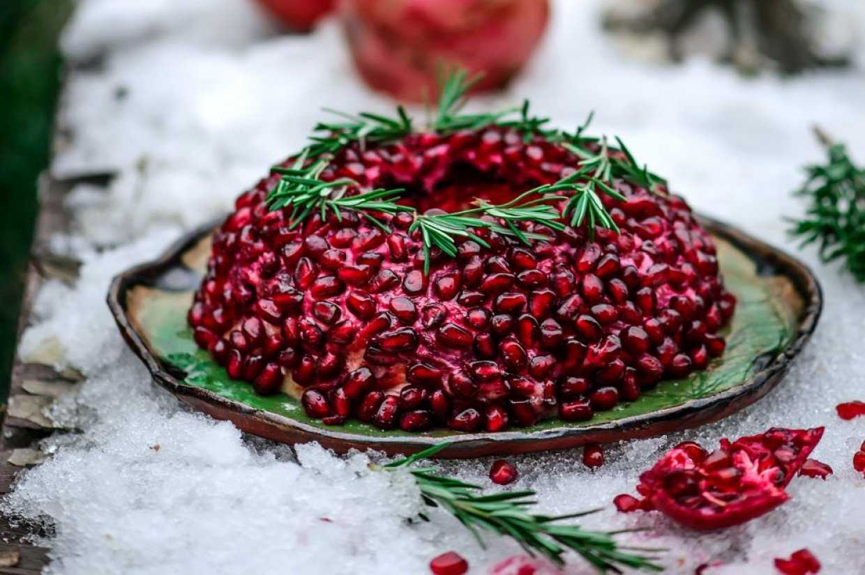 Салат гранатовый браслет — 6 самых вкусных рецептов с курицей