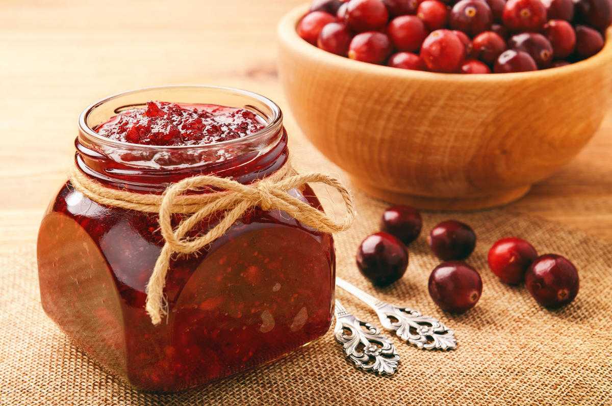 Готовимся к зиме и делаем оригинальное и вкусное варенье из клюквы с грецкими орехамиТакое варенье не оставит равнодушным никого Яркое и вкуснейшее