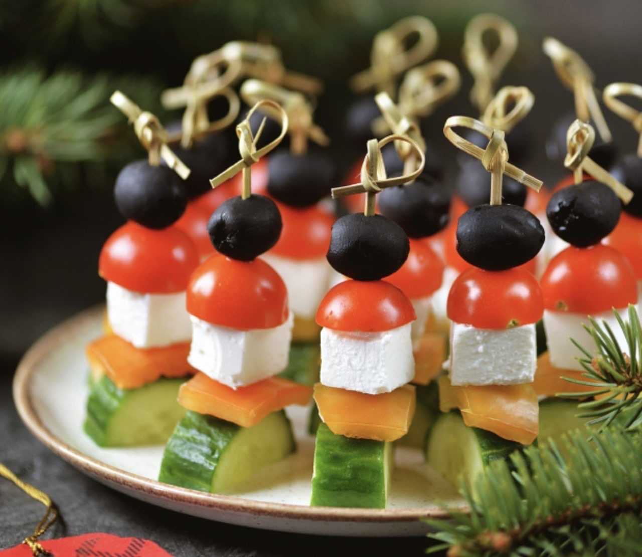 Канапе для фуршета на праздничный стол (простые и вкусные рецепты канапе на шпажках)