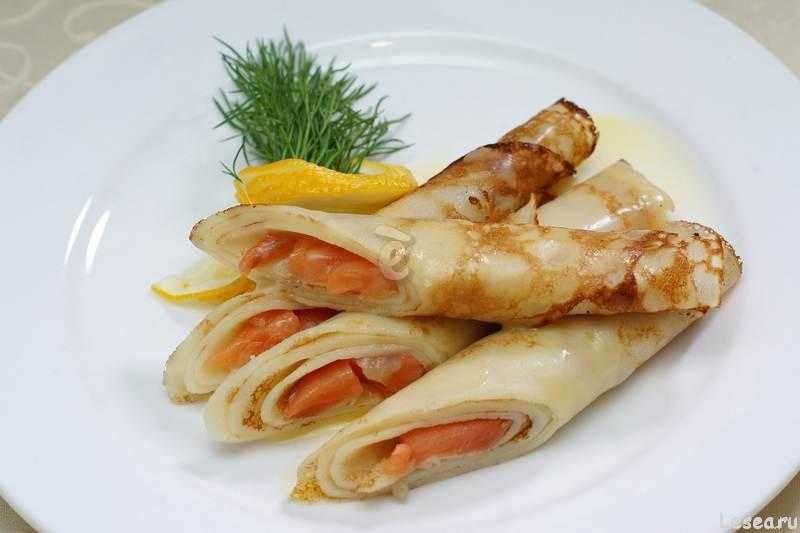 Блины с семгой и сливочным сыром: как приготовить рулетики из блинов с красной рыбой