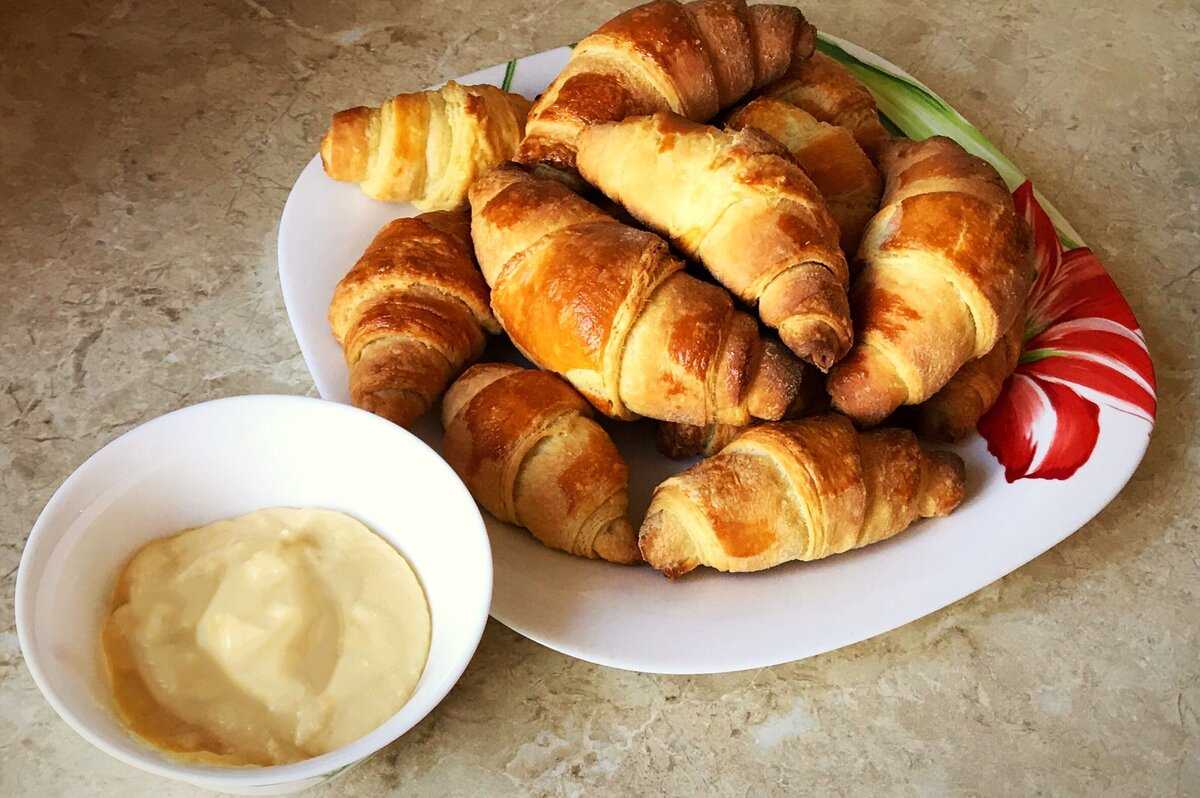 8 изумительно вкусных рецептов круассанов из слоеного теста