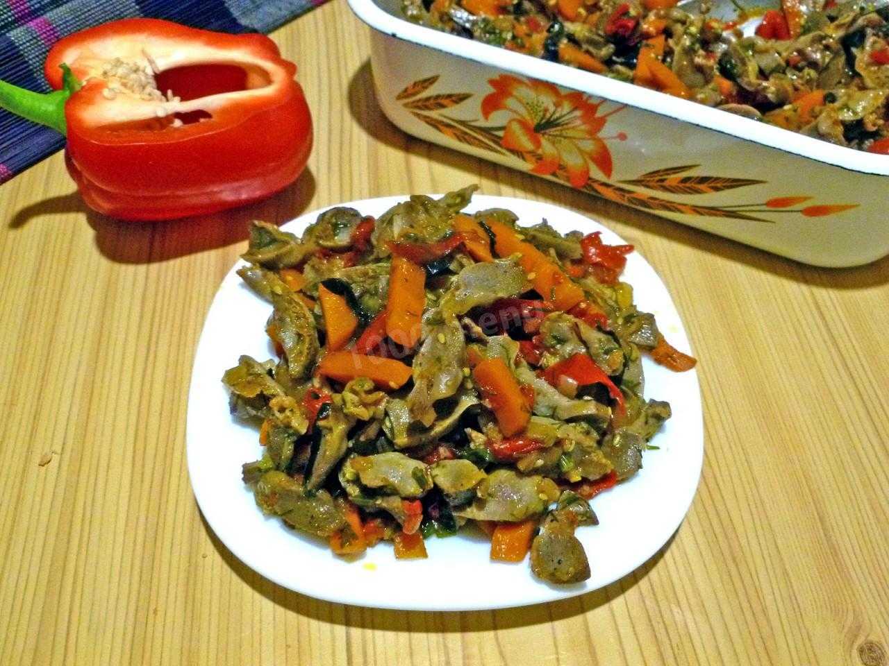 Маринованные куриные желудки с луком в уксусе на закуску