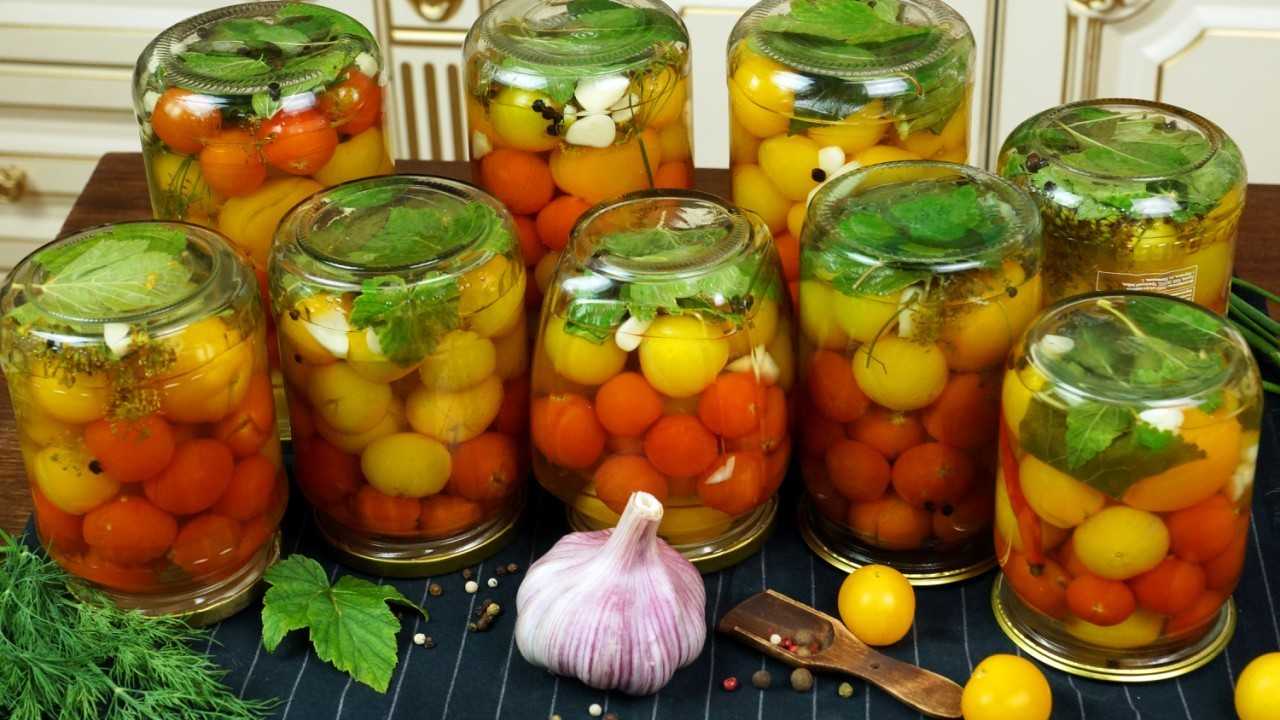 Маринованные помидоры на зиму — очень вкусные и сладкие!