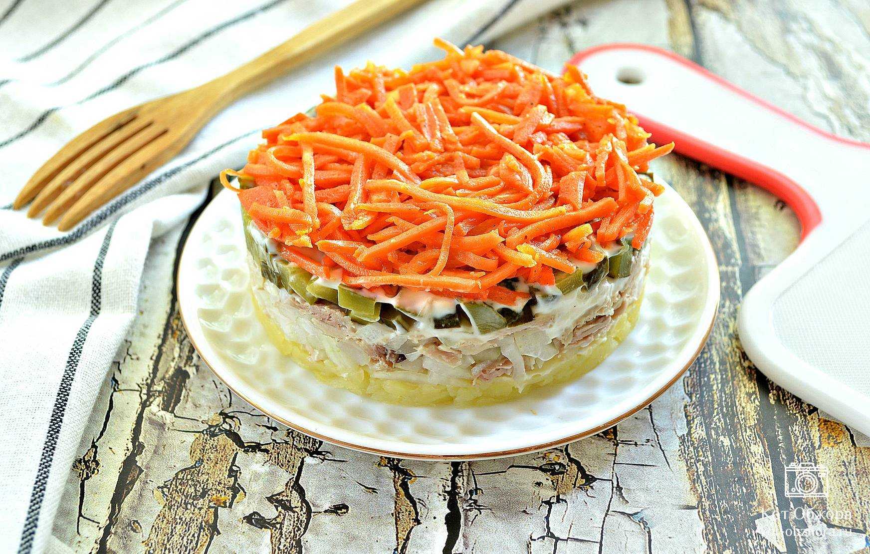 Салаты с корейской морковью, мясом и овощами