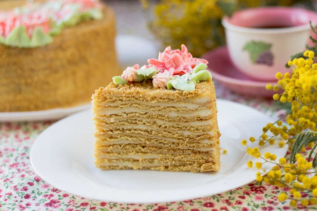 Ооочень вкусный, нежный и влажный бисквитный медовик со сливочным кремом. | шедевры кулинарии