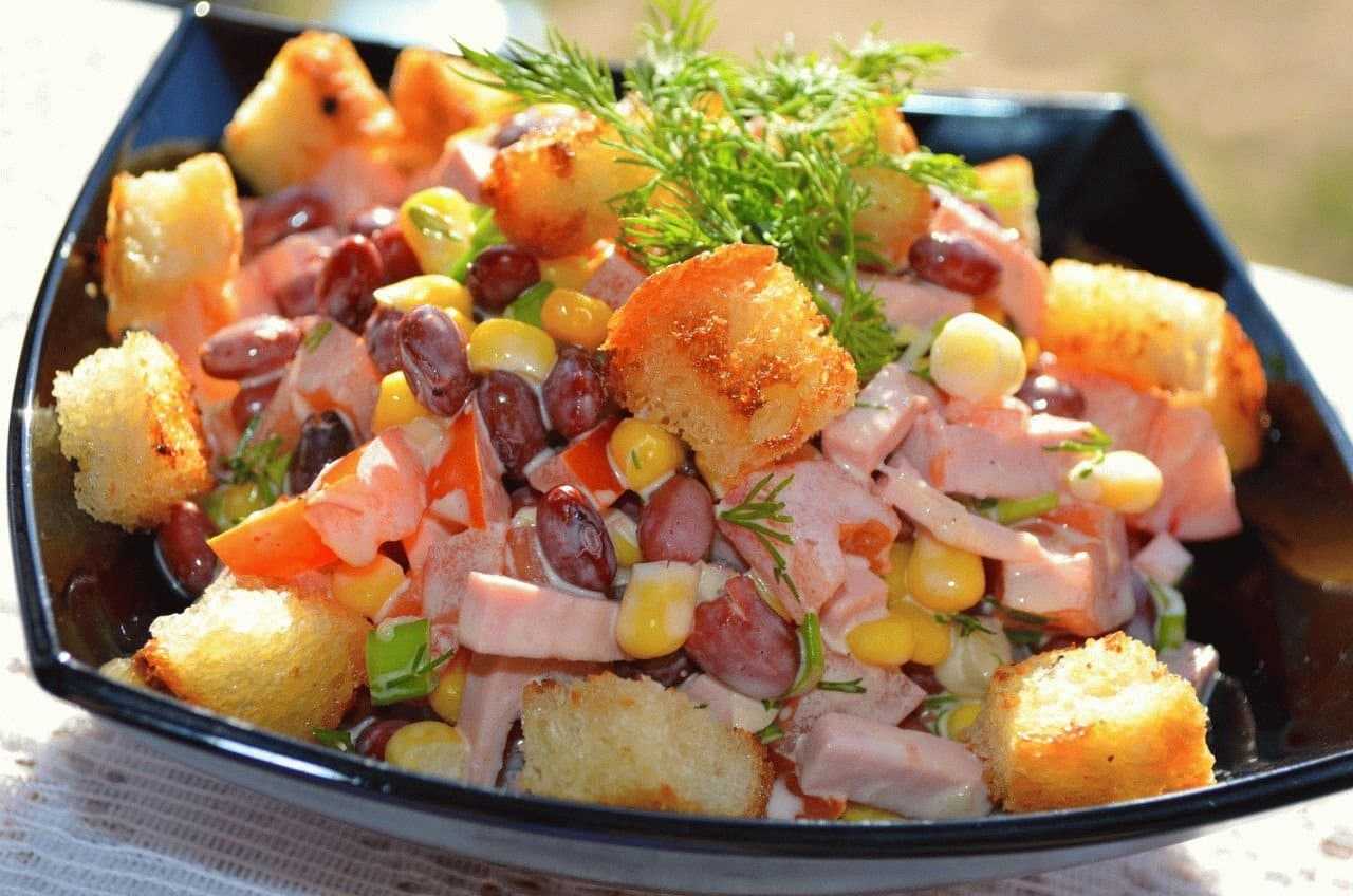 Салат с фасолью и ветчиной – питательная закуска. рецепты салатов с фасолью и ветчиной: овощного, острого, сытного и лёгкого - автор екатерина данилова - журнал женское мнение