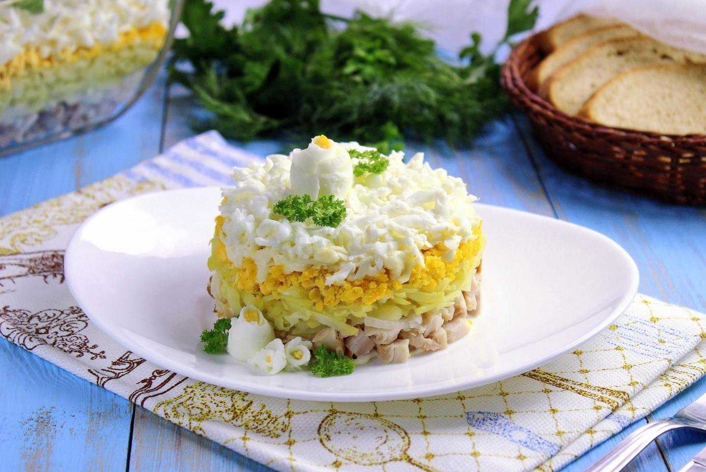Салат "невеста" с курицей и плавленным сыром