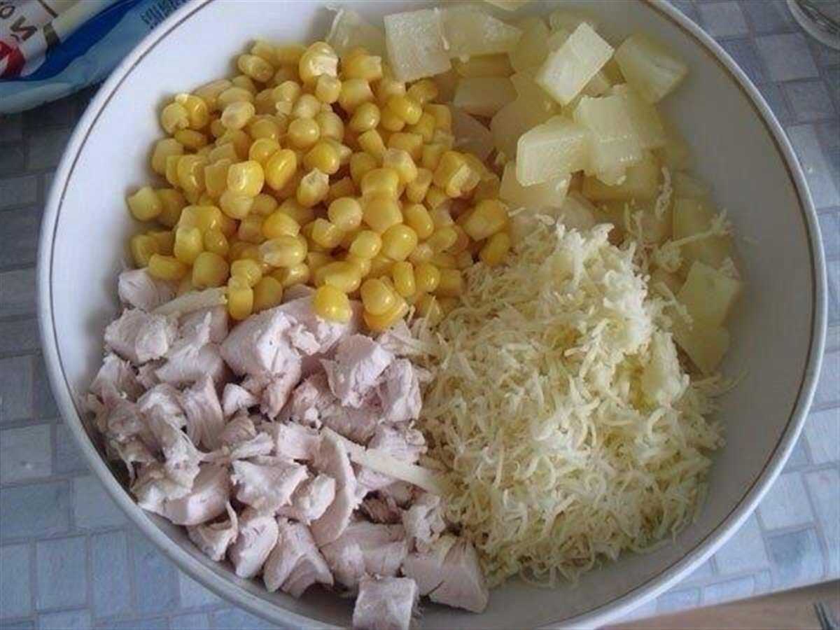 Салат с курицей и ананасами - 6 классических рецепта очень вкусного салата