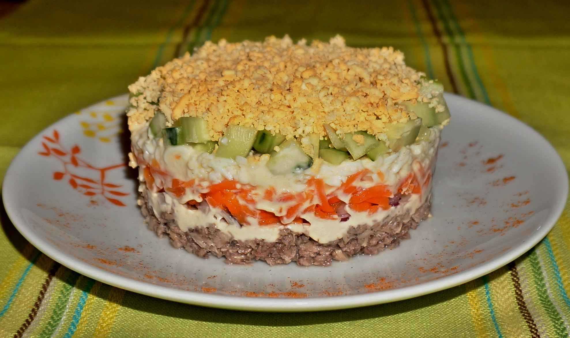 Салат из рыбных консервов с рисом, картофелем, яйцом: рецепты