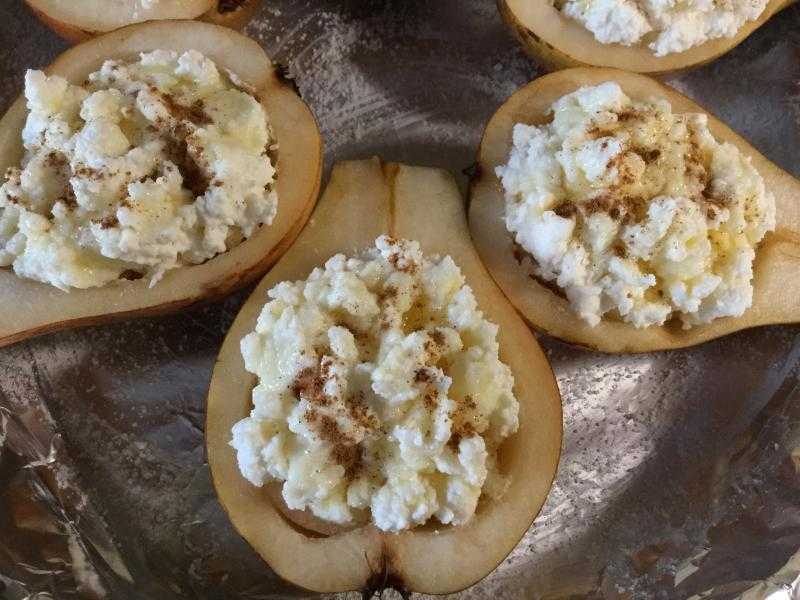 Запеченная груша с сыром, орехами и медом в духовке: как приготовить, рецепт