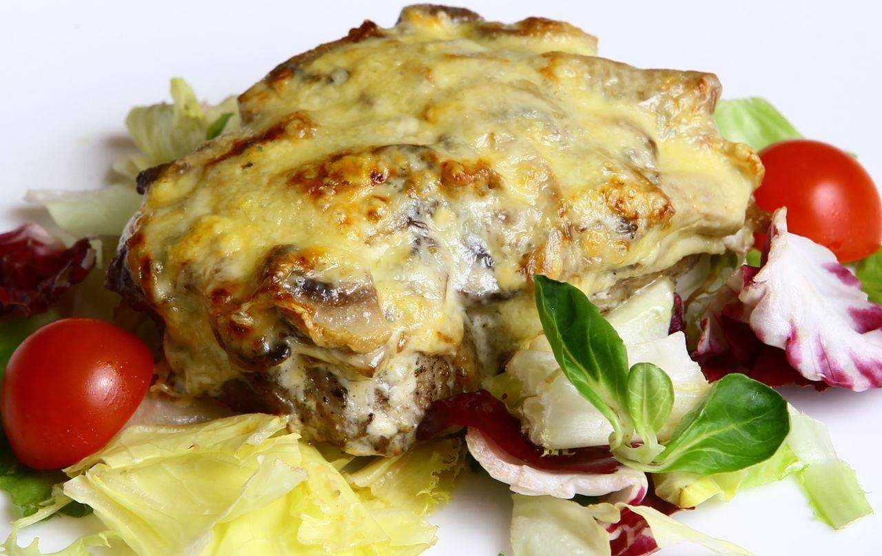 Мясо по-французски из свинины в духовке: классические рецепты