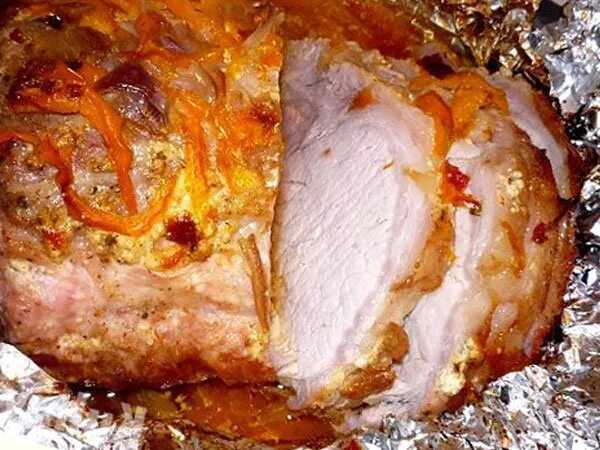 Свинина запеченная в духовке – простые и вкусные рецепты сочного мяса