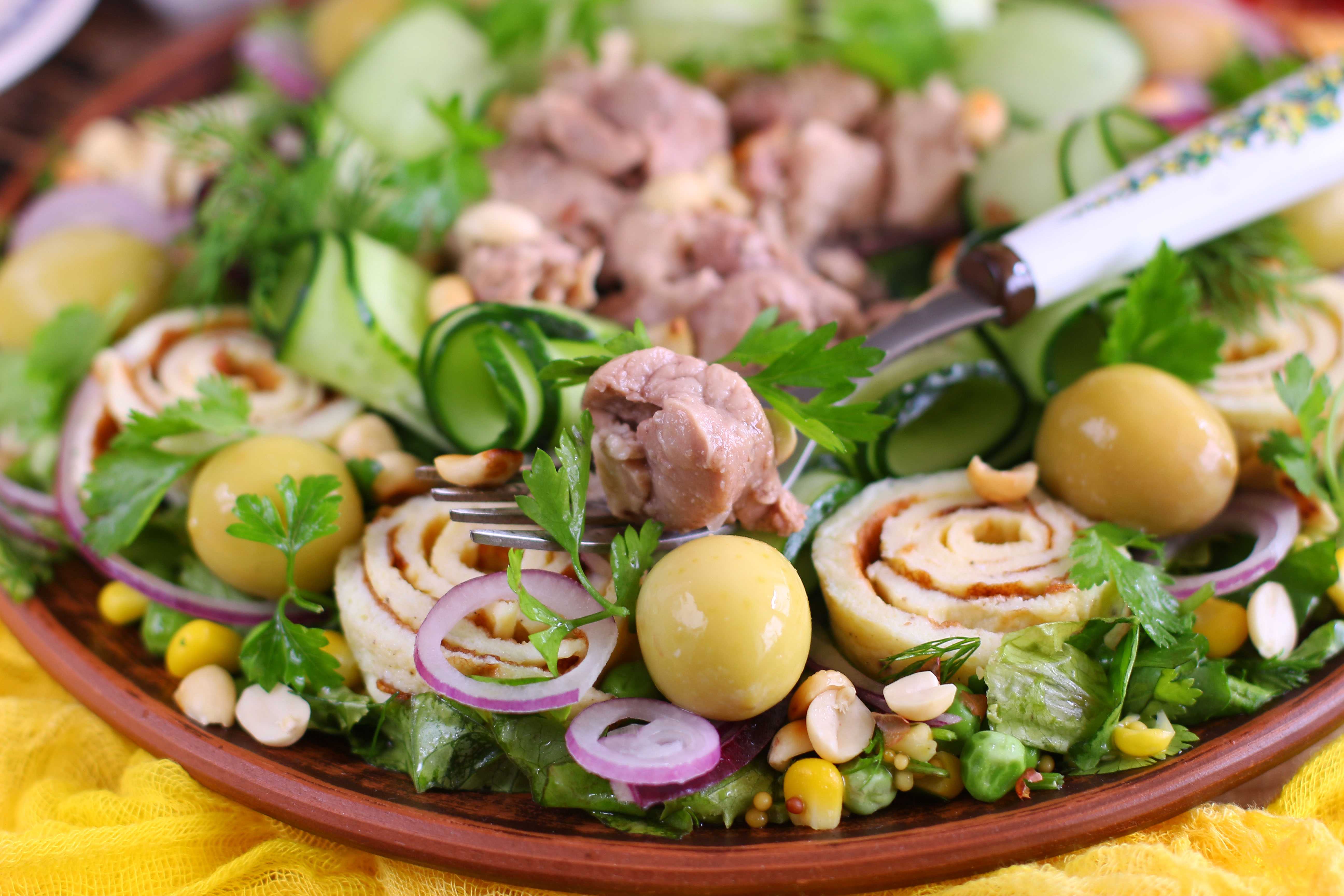 Салат из печени трески - очень вкусные классические рецепты