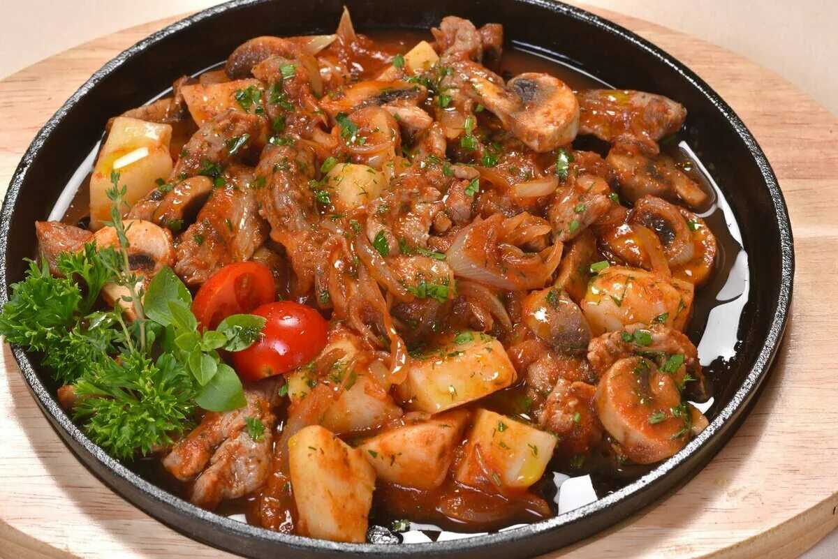 Самое вкусное жаркое из свинины с картошкой