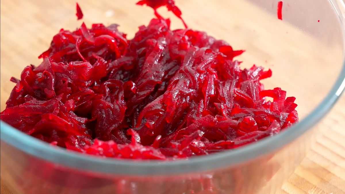 Салат из свеклы с чесноком: 10 витаминных рецептов