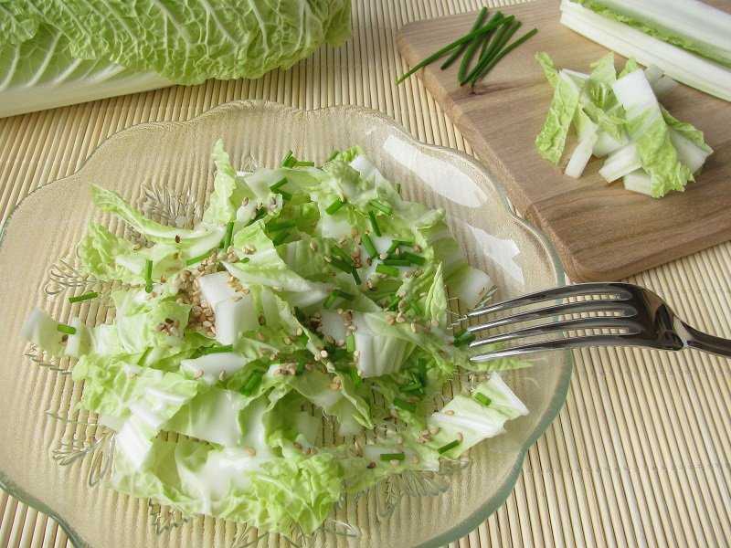Салат с пекинской капустой и колбасой: рецепты