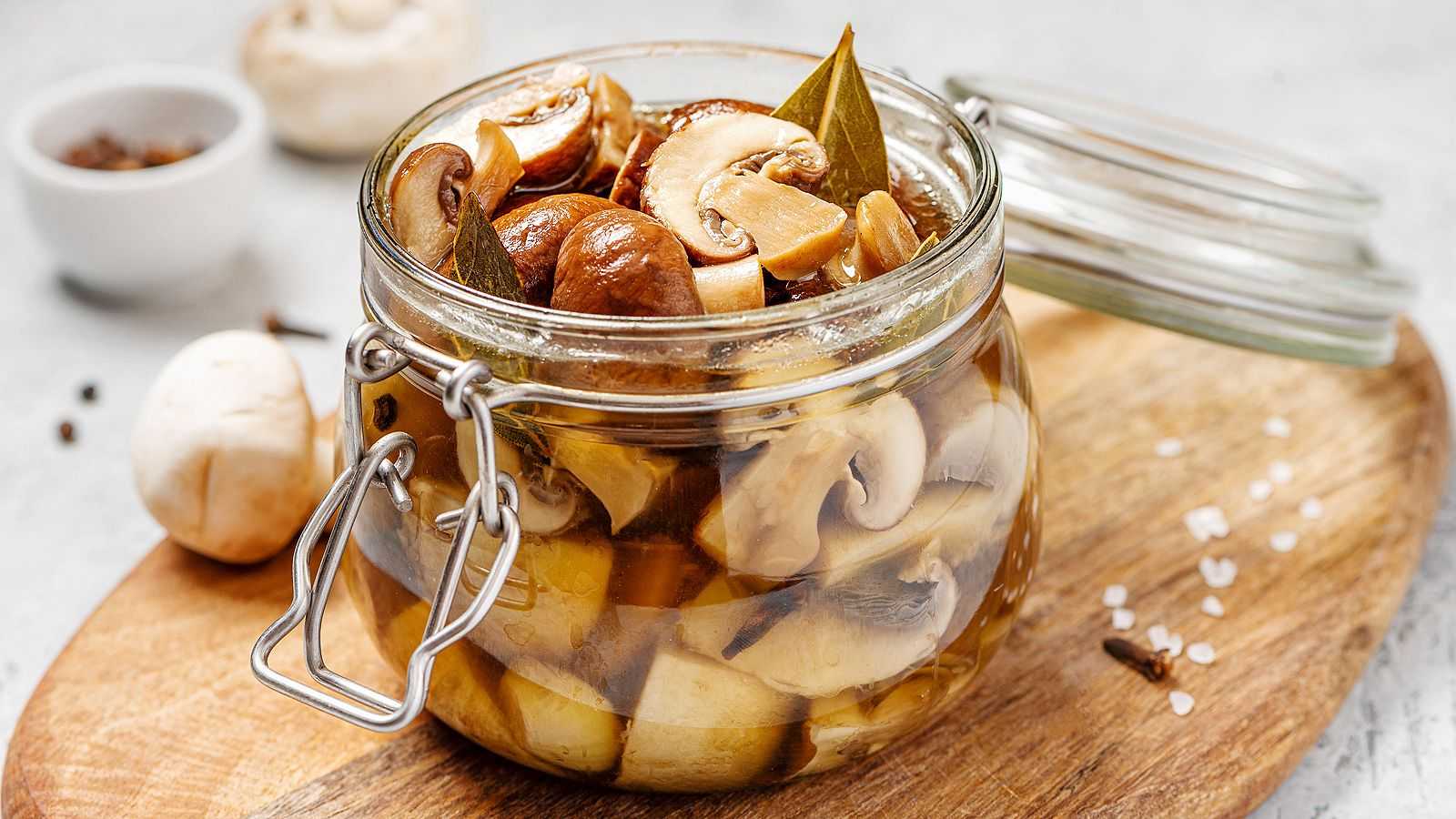 Маринад для грибов - как вкусно приготовить для быстрого маринования или банках на зиму