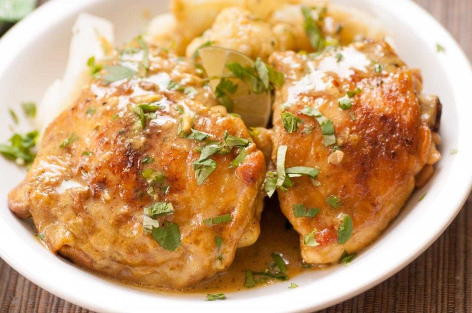 Курица с картошкой в духовке - очень вкусно!