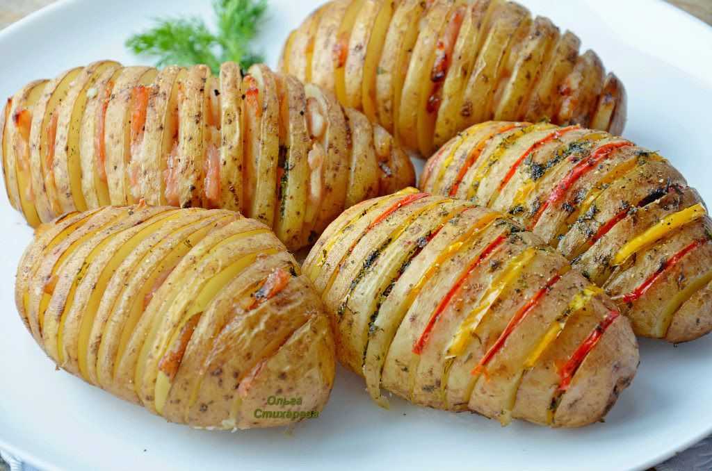 Картошка с грибами в духовке, со сметаной и сыром