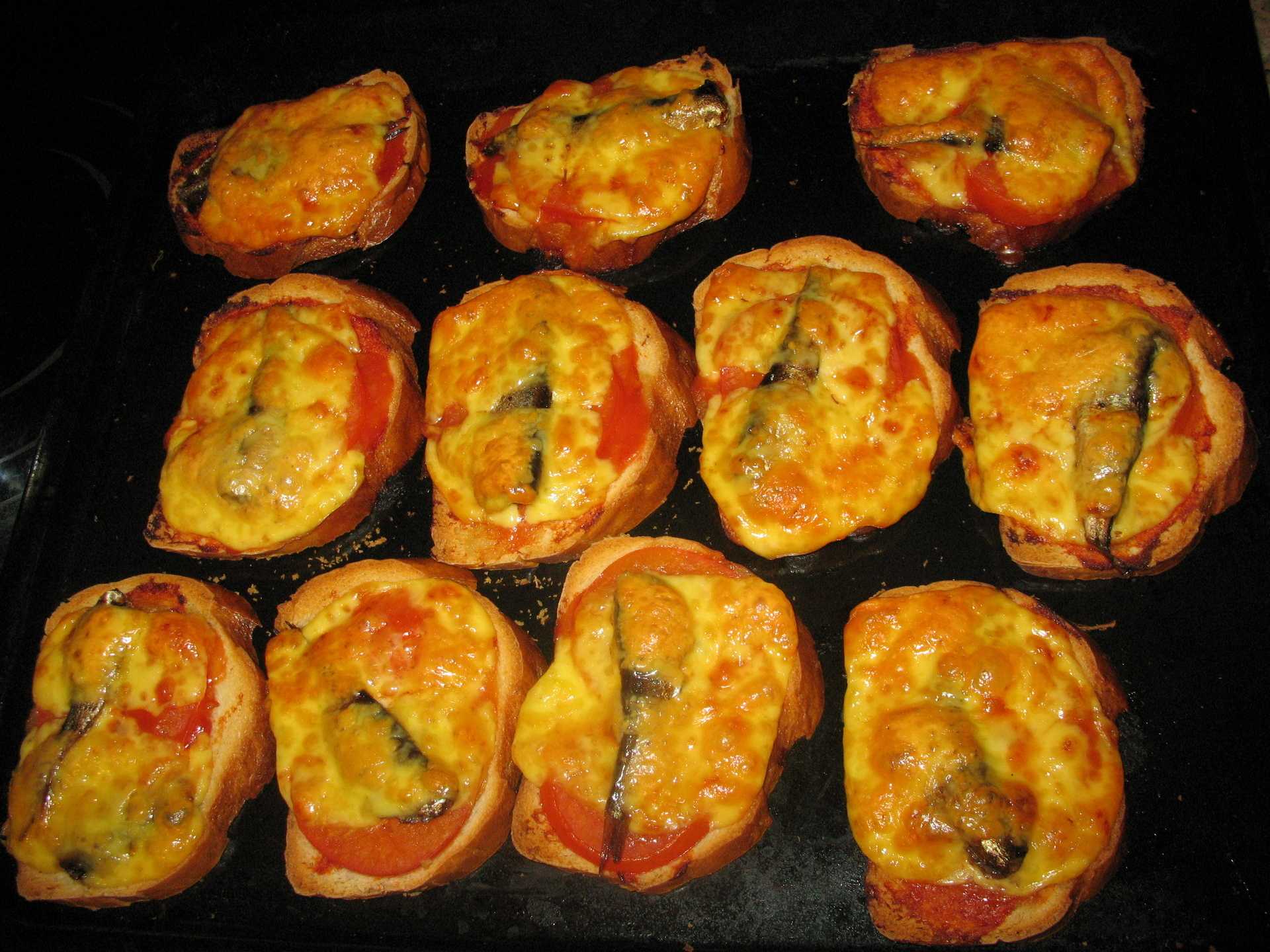 Бутерброды со шпротами: 7 самых вкусных рецепта с фото