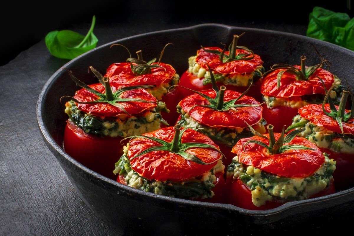 Помидоры фаршированные сыром и чесноком - вкусные рецепты
