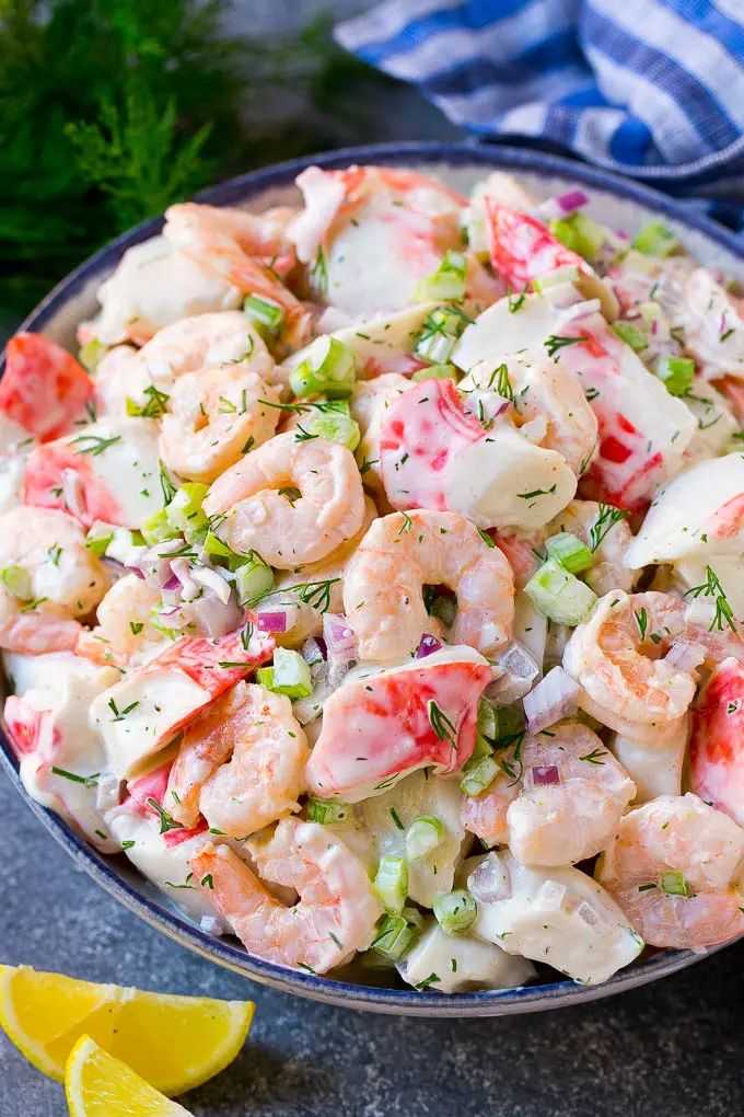 20 вкусных салатов с креветками, которые украсят любой стол