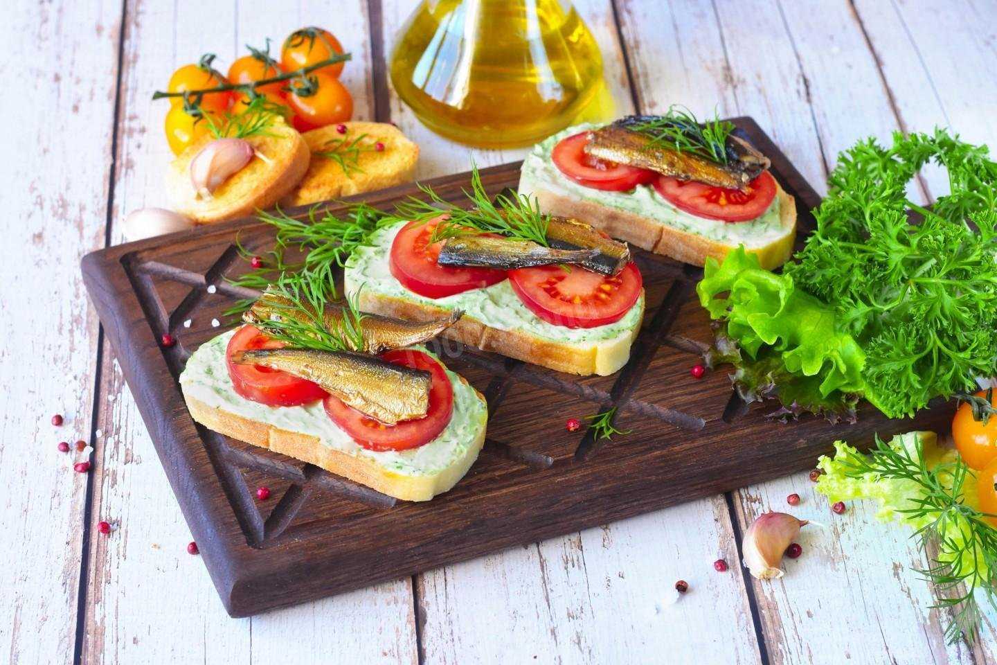 Бутерброды со шпротами - 12 вкусных рецептов пошагово (с фото)
