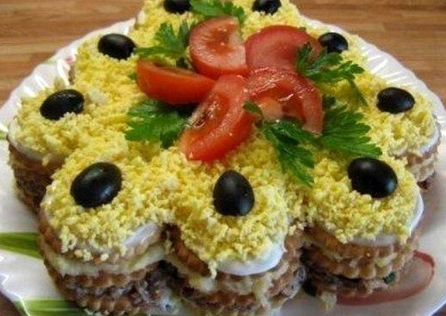 Салат с крекером и консервой рецепт приготовления пошагово с фото - вкусная еда