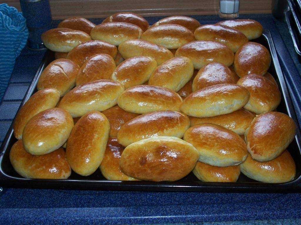 Пирог с колбасой и сыром — пошаговый рецепт с фото и видео
быстрый пирог с сыром и колбасой в духовке. незатейливый пирог с колбасой «на скорую руку»