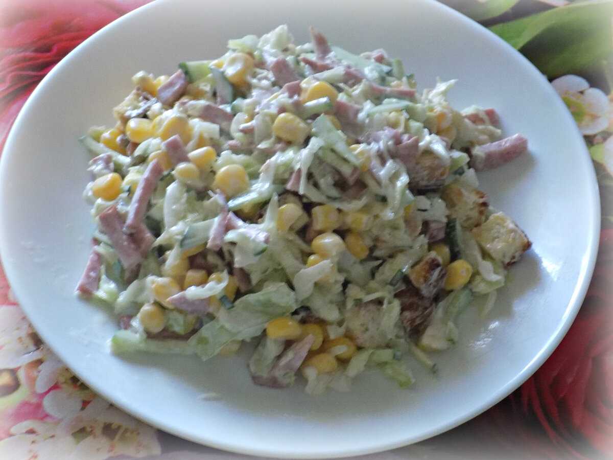 Пошаговые рецепты салатов из колбасы и кукурузы с фото и видео