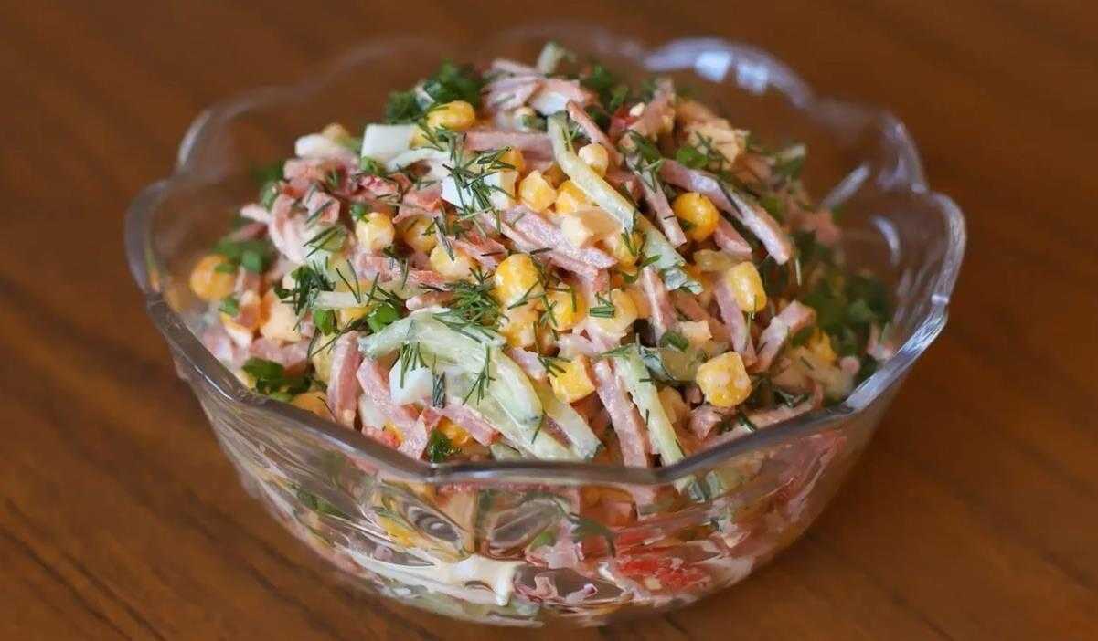 Салаты с ветчиной: вкусные и диетические рецепты, сочетание с болгарским перцем и сыром
