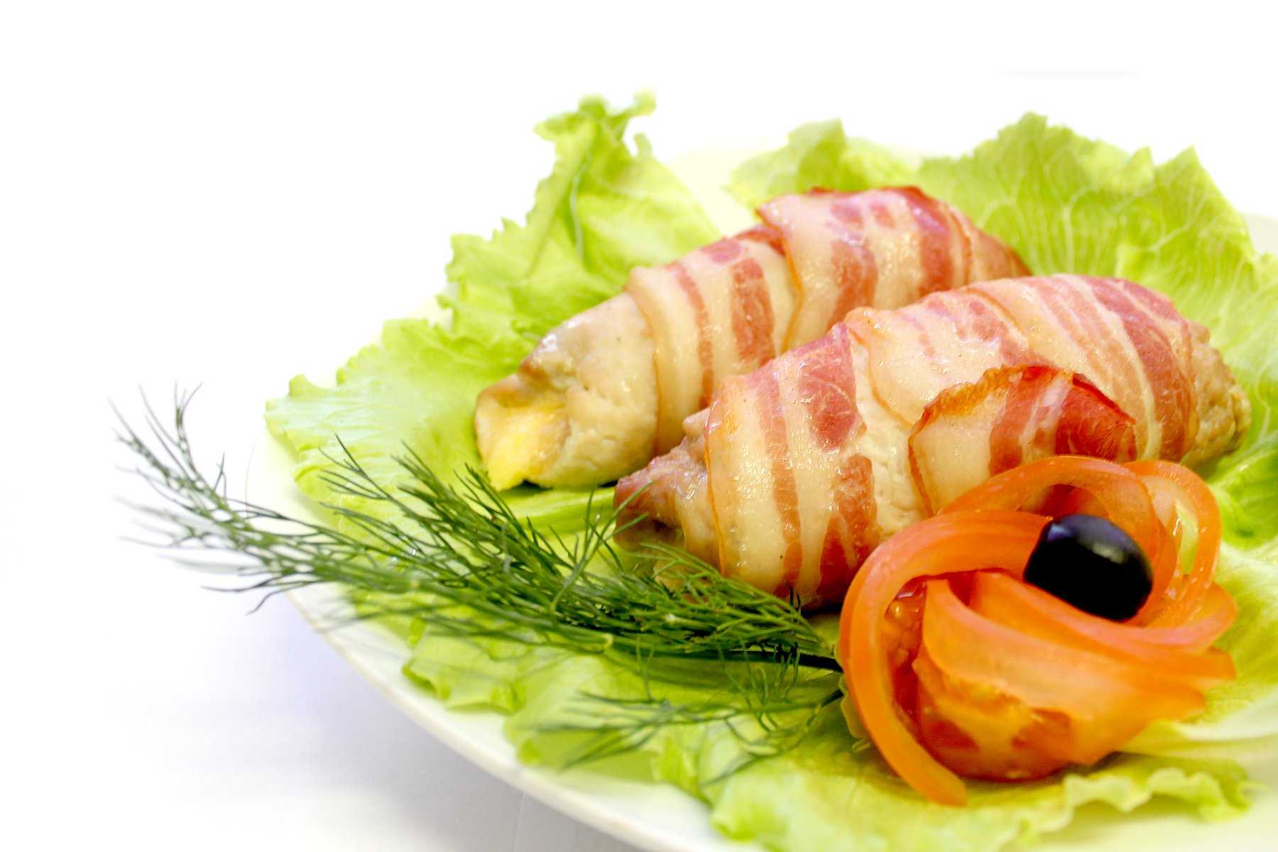 Куриные рулетики с начинкой в духовке