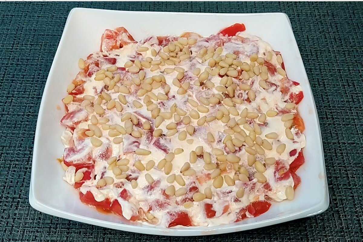 Салат курица под кайфом с маком и копченой курицей