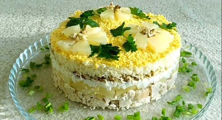 Салат с копченой курицей и ананасами - 9 очень вкусных классических  рецептов 
