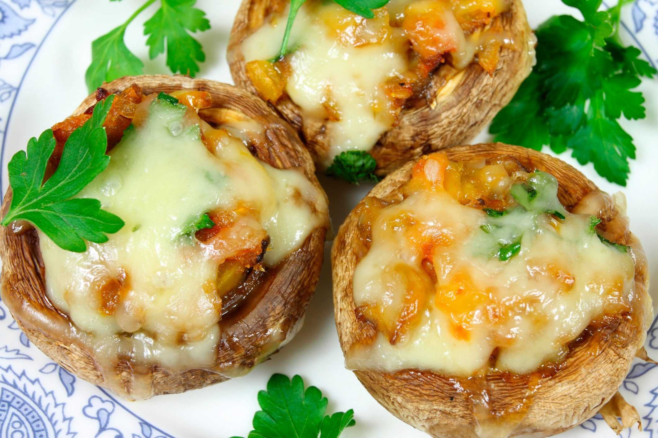 Шампиньоны в мультиварке (фаршированные, тушеные, в сметане)