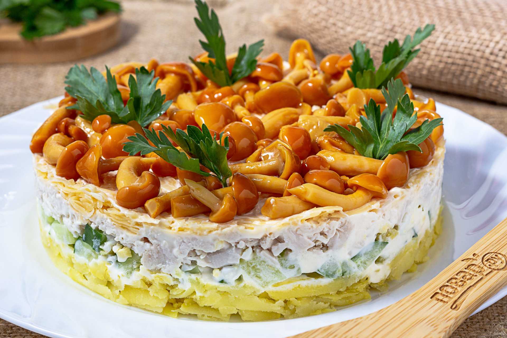 Салаты с маринованными грибами - 20 простых и вкусных рецептов